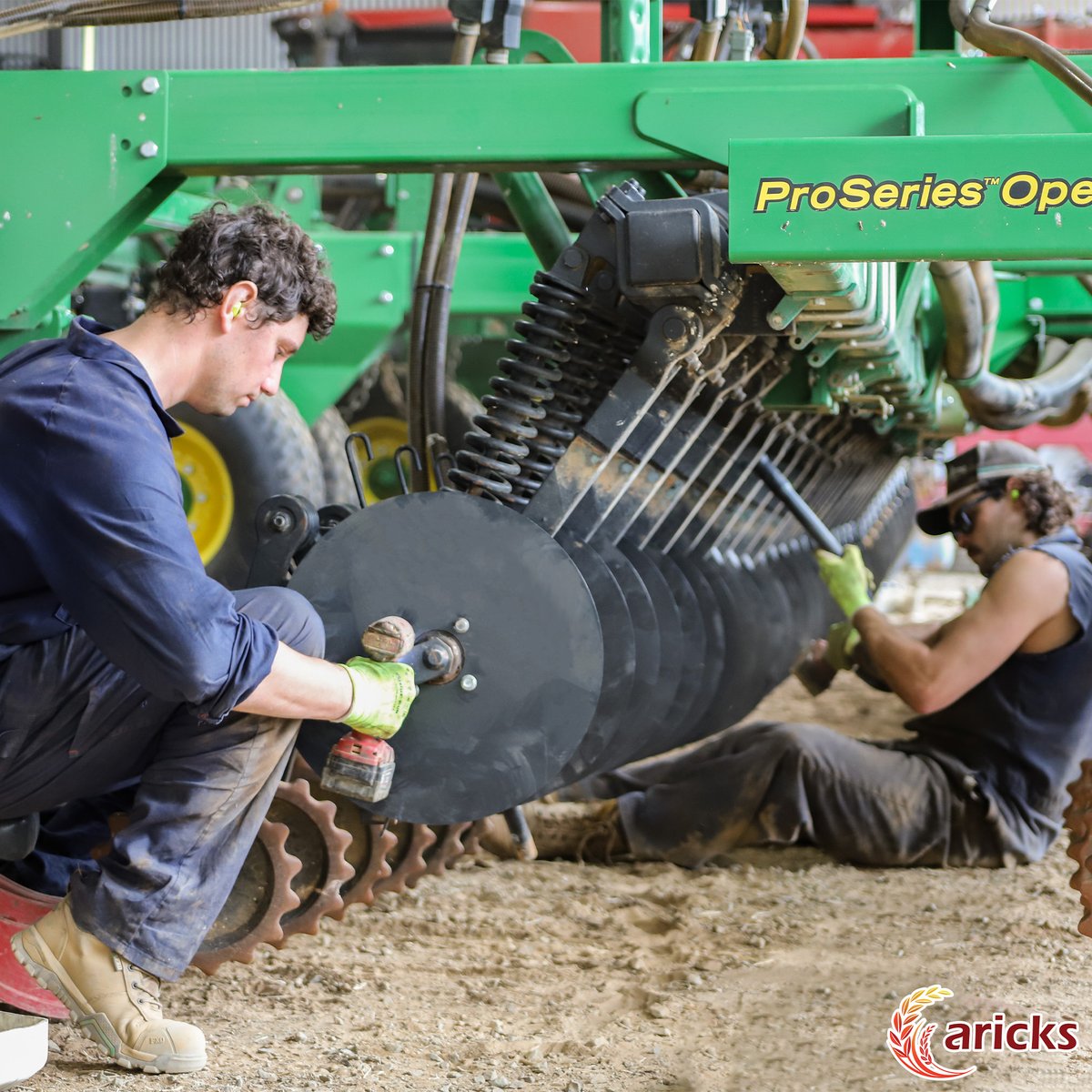 Next season starts before the ground does.
Prepping now means fewer delays when it counts.

👉 Get ahead today! Click the link in the bio to learn more! 👆

#jd #JohnDeere #farm #AG #Agriculture