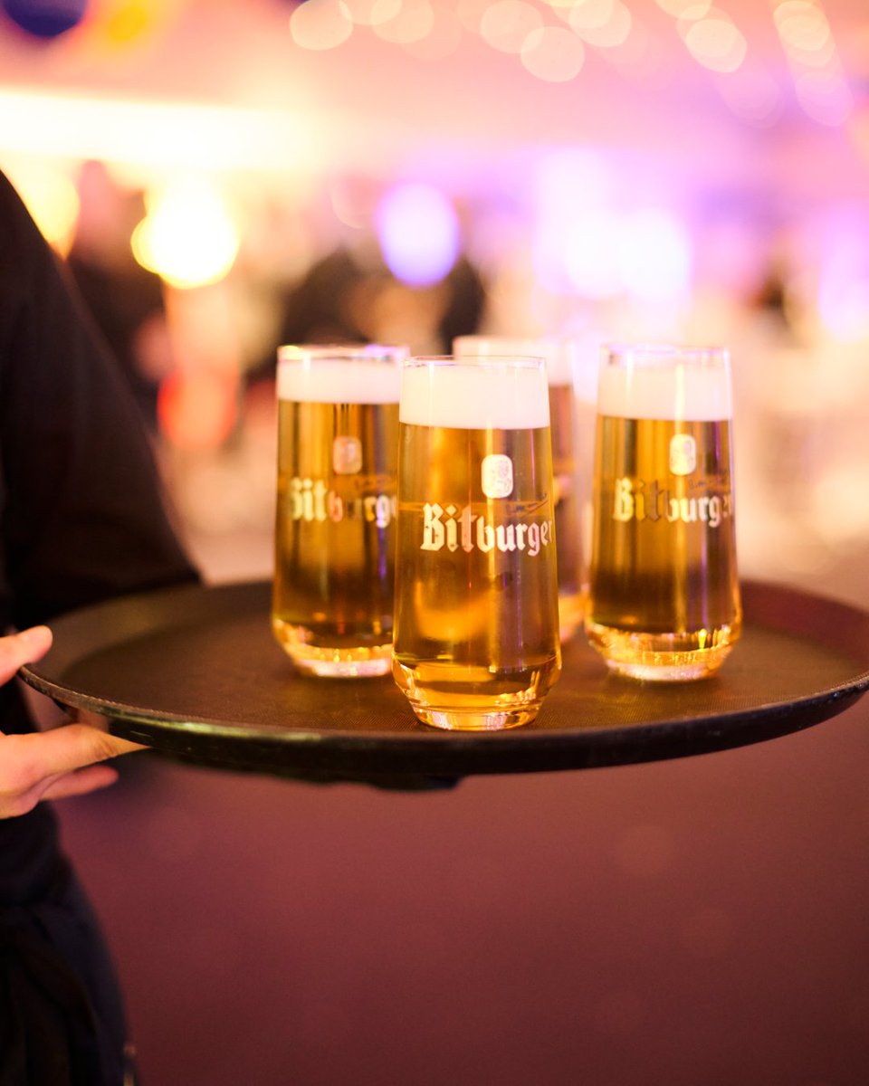 Zum Internationalen #TagDesBieres stoßen wir auf unsere langjährigen Brauereipartner an! 🍻 Danke für die vertrauensvolle Zusammenarbeit, die Qualität und Leidenschaft, mit der ihr unser kulinarisches Angebot seit Jahren bereichert. Auf viele weitere gemeinsame Jahre!