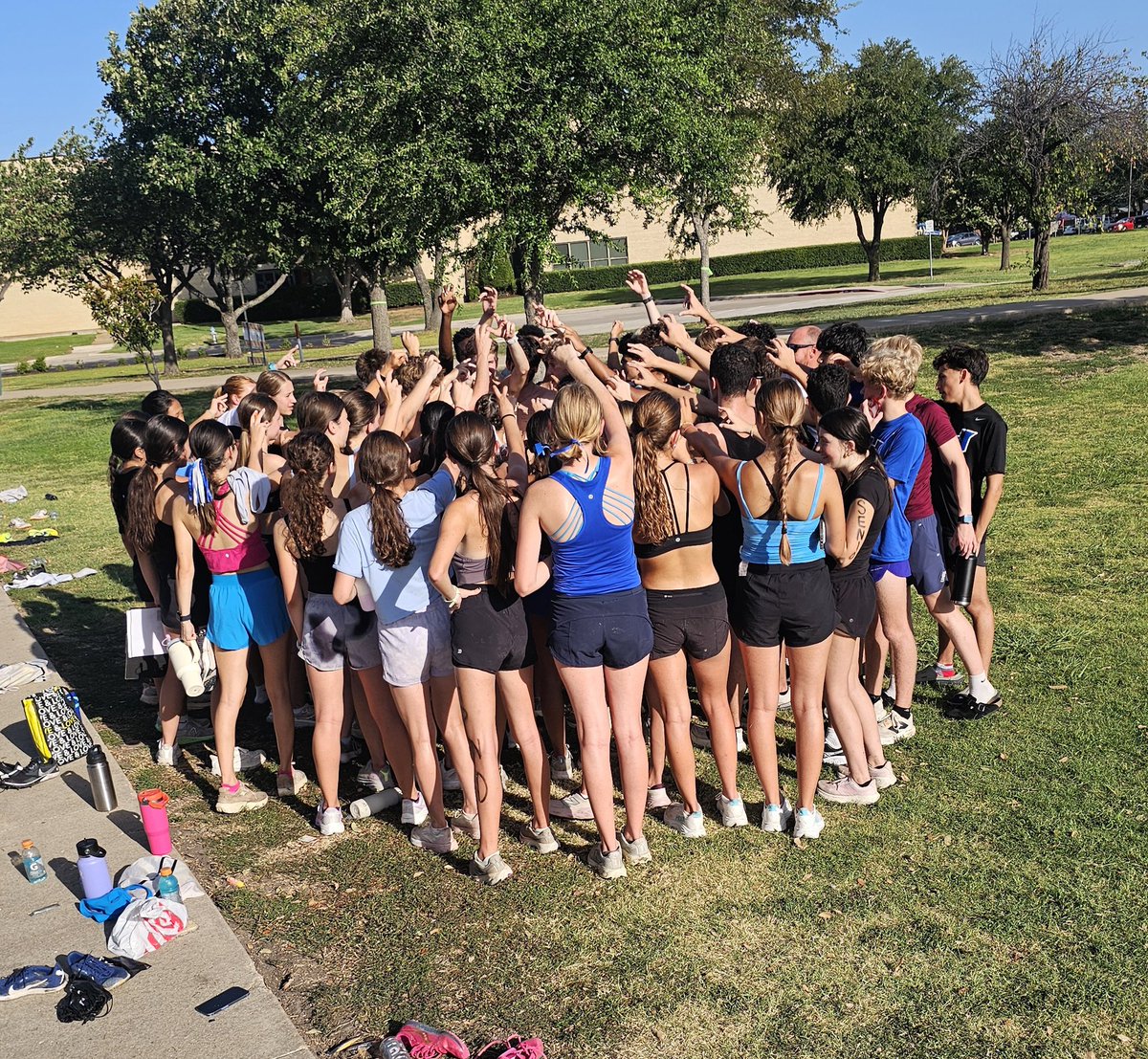 Hawk Running tweet media