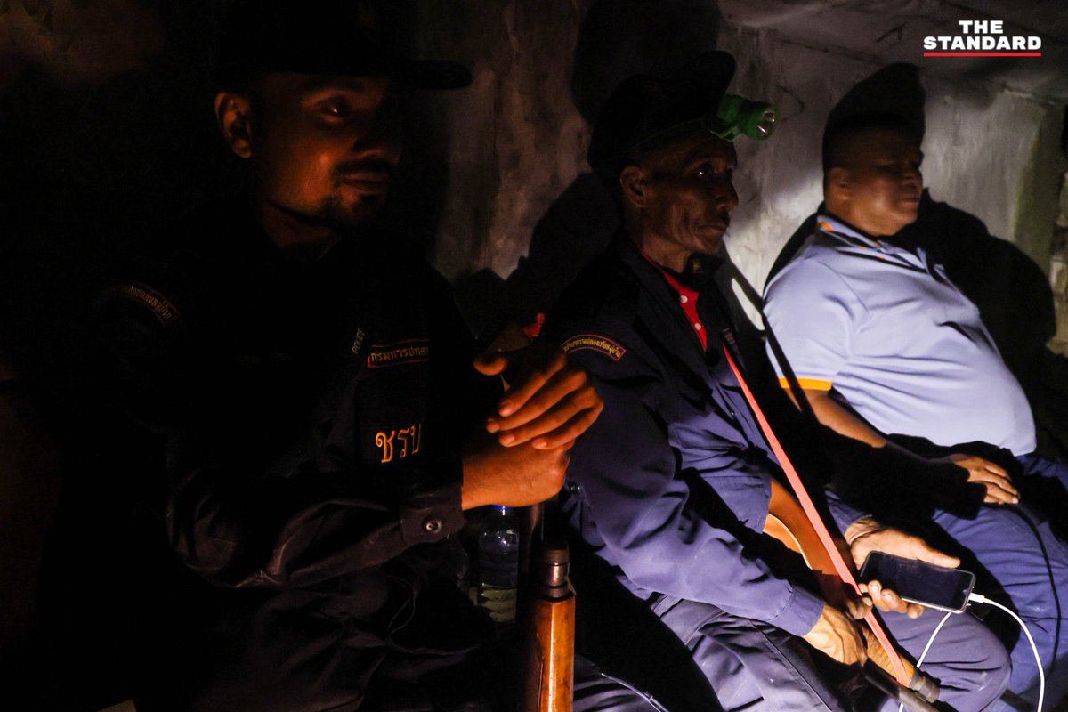 (3) ประมวลภาพ ย้อนไปในค่ำคืนเสียงสงคราม อำเภอกันทรลักษ์

▪️thestandard.co/border-clash-k…

ภาพ: ณาฌารัฐ​ ภักดีอาสา
#ไทยกับกัมพูชา
#TruthFromThailand
#cambodiaopenedfirefirst
#ชายแดนไทยกัมพูชา
#TheStandardNews
#TheStandardPhoto #ณาฌารัฐภักดีอาสา