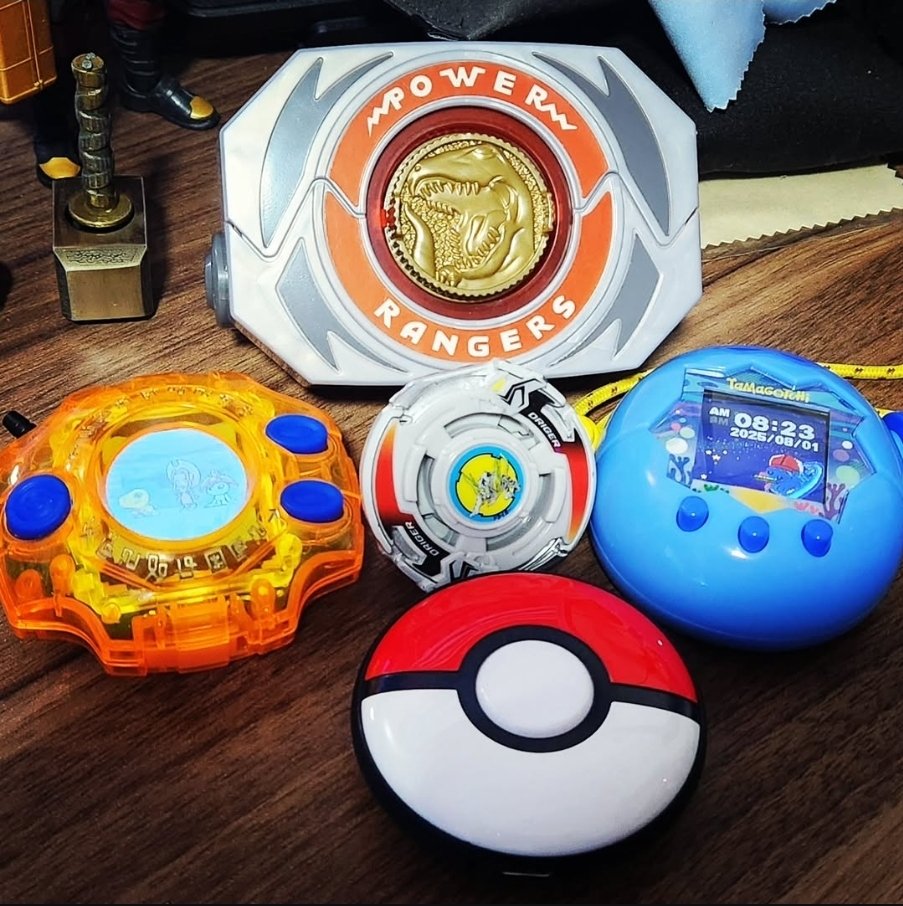 So very 90s. Was the best era.

#90s #90skid #90sstyle #Digimon #pokemon #beyblade #tamagotchi #mmpr #powerrangers