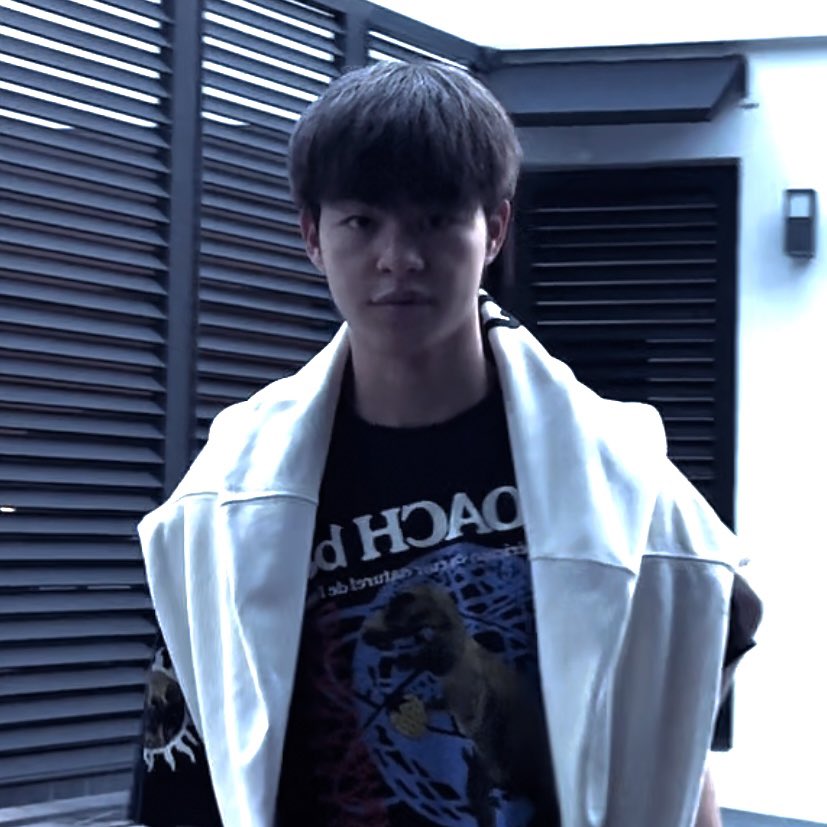ilysbnn4's tweet photo. รูปนี้ห่างกัน8ปีอะ เหมือนเดิมขนาดนี้ได้ไง 55555555555 https://t.co/6JjD3gQ654
