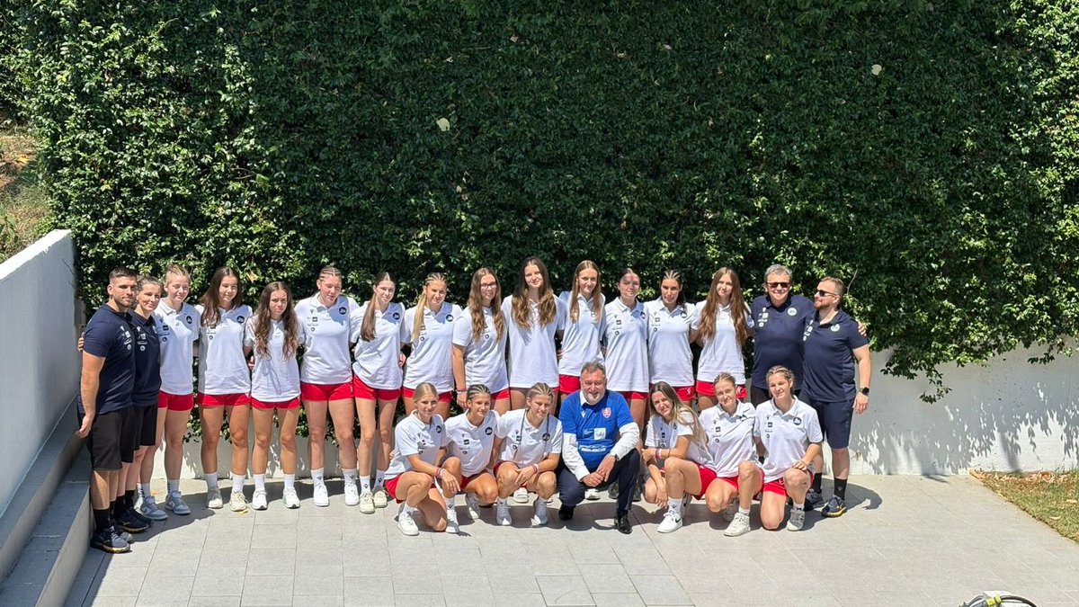 Danas sam u Ambasadi ugostio 🇸🇰kadetkinje #SZH tokom njihovog slobodnog dana na Evropskom prvenstvu #handball W-17 <a href="/EHF_Activities/">European Handball Federation</a> u 🇲🇪 Podgorici i zahvalio im se na dosadašnjoj izvanrednoj prezentaciji. ✊🏻