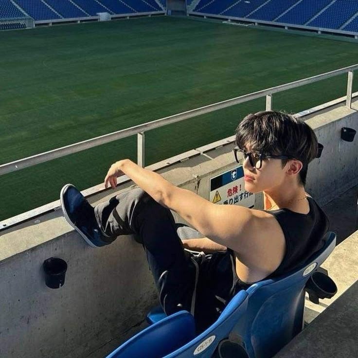 Base umum bisa follow @cornerfess tweet media