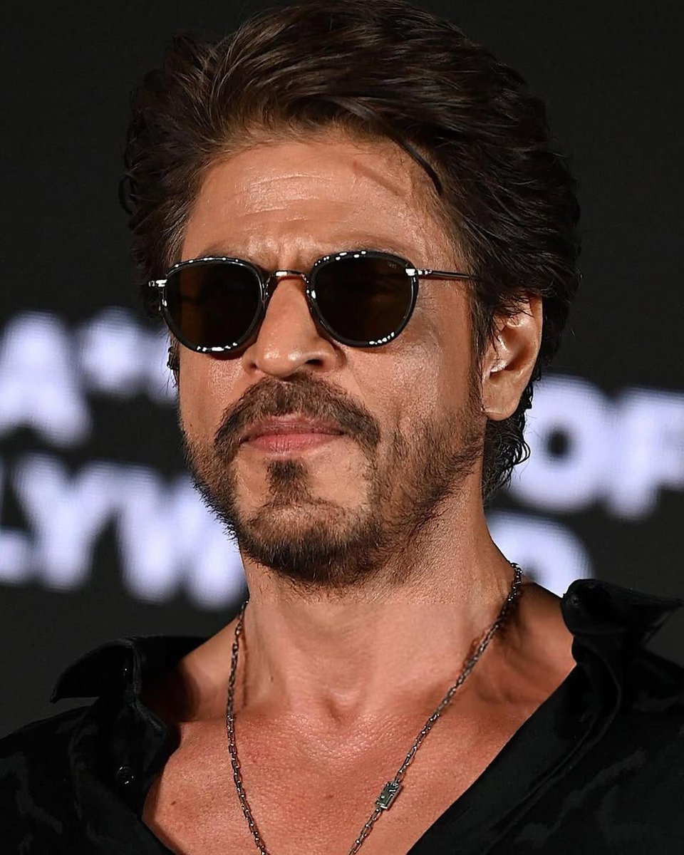 147_jithin's tweet photo. CONGRATULATIONS MY HERO @iamsrk
For the national award for #Jawan 
After 33 years , btw he deserved it decades ago with Swades and Chak de , but congratulations https://t.co/bedEAPCWXy