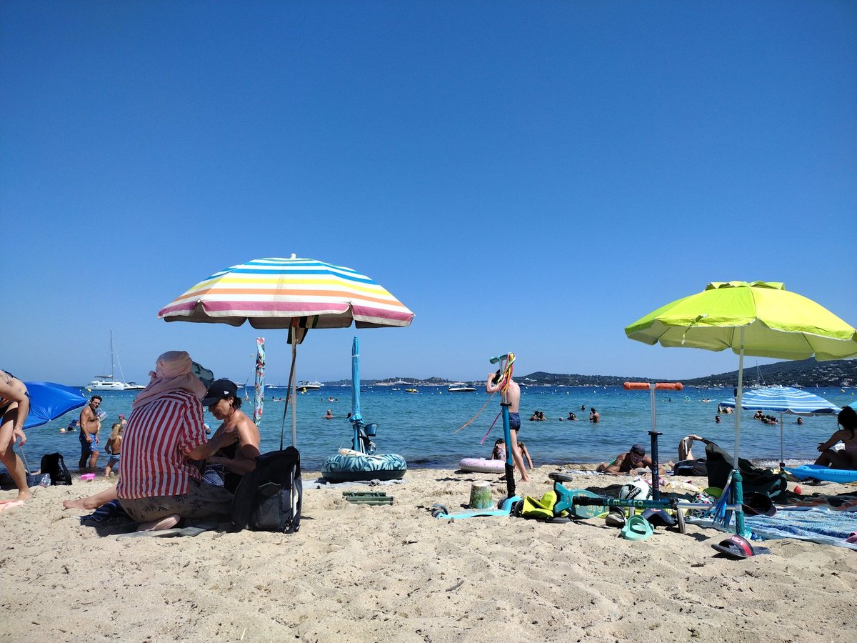 Favoriete dagelijkse bezigheid op vakantie: de superjachten in de baai traceren en natrekken. Vandaag hebben we o.a. Michael Jordan met 75 meter twv $115 miljoen en WhatsApp-oprichter Jan Koum met 100 meter (Feadship 🇳🇱!) twv $220 miljoen.