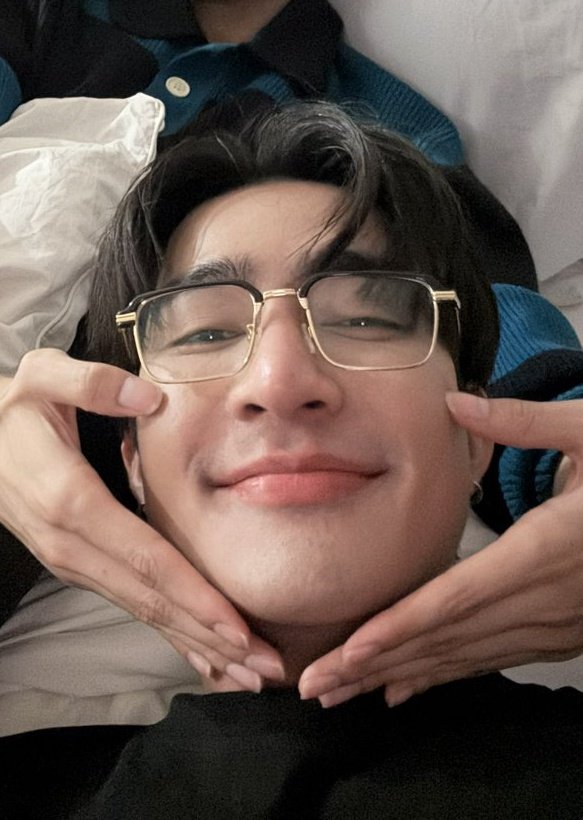 BFern2407's tweet photo. ทั้งหล่อทั้งน่ารัก 🤏 https://t.co/a9x67AWDZP