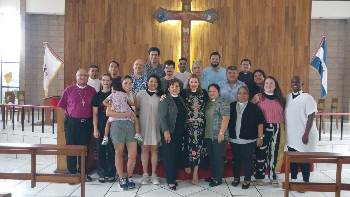 🌍 Recientemente, nuestro obispo Rvdmo. David Alvarado junto a parte del clero, se reunió con una delegación misionera de Houston, Texas.
🤝 Entre ellos, la Rvda. Hannah E. Atkins Romero y la Rvda. Victoria Umaña, compartiendo en espíritu fraterno.

#IAES #MisiónQueTransforma