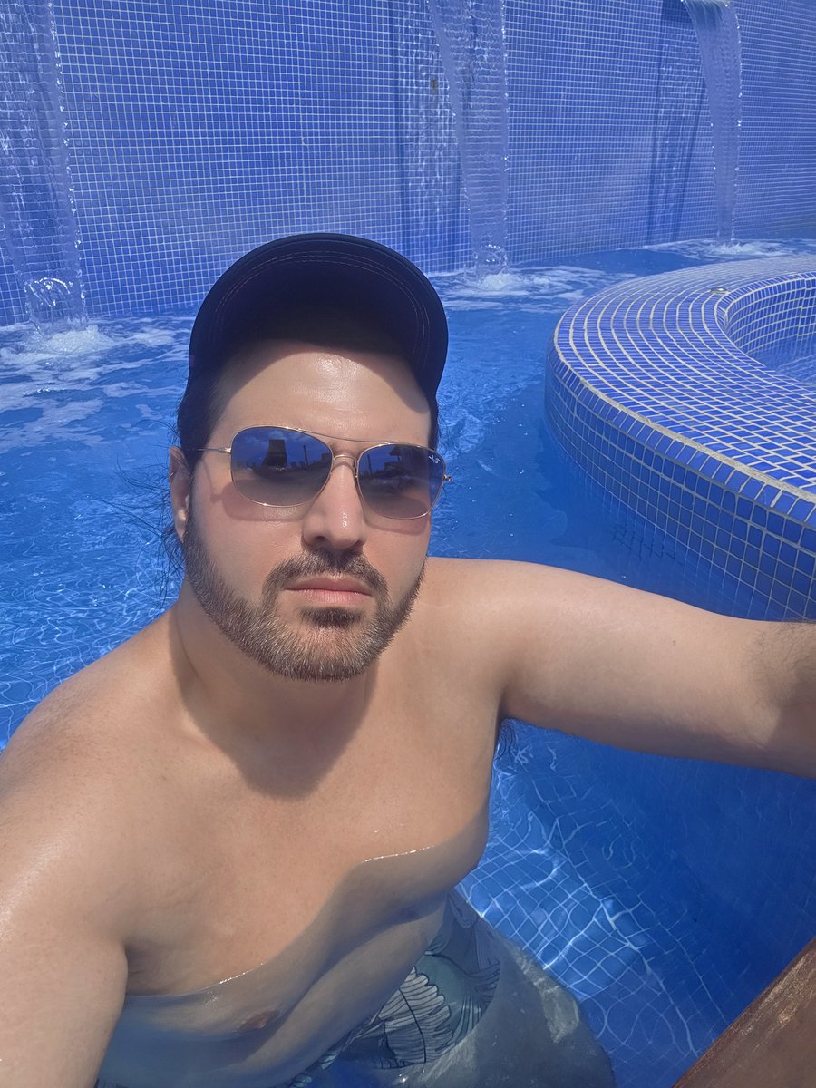 SaharBS's tweet photo. It's hot outside 🌞💦

#Barcelona #gay #GayBeefy #PoolParty #pool #SummerVibes #feed #פידלילה #פידגייז https://t.co/fgZd36HSvb