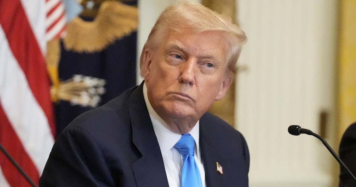 micasitaca's tweet image. Tariffs on Canadian goods just shot up 10%! Get ready for economic shake-ups and housing market shifts. Stay informed! #CanadaEconomy #TradeTariffs  micasita.ca/blogs/canada/r…