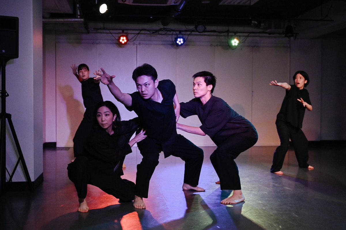 無事に一日目終了しました！
初日からたくさんの方にご覧いただき、本当に感謝です。

ゲネでは金子愛帆さんに舞台写真を撮っていただきました！

明日2日19時の回はお席にまだ余裕がありますので、お時間ある方はぜひお越しいただけるとうれしいです。