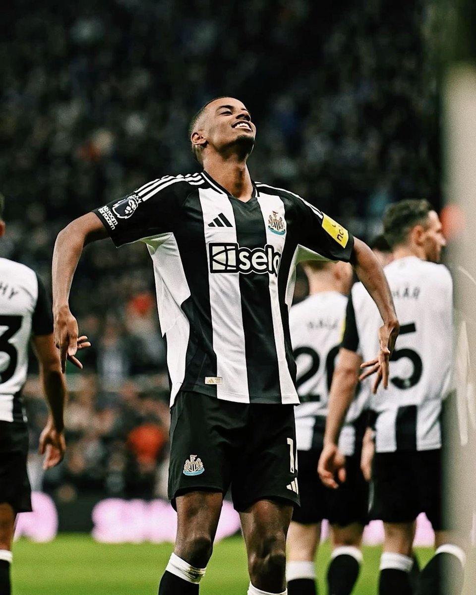 الصعب هلاّ قلت ياصعب سهلا 
دامك تبيني فانت ياصعب شوقي

احب اعسف المهرة اللي تغلى
واحب اروض كل طرف يموقي

⏳♥️9