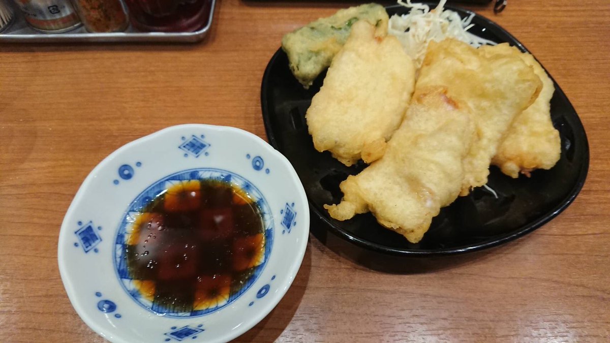 8月は静かなスタートです🫡

すだち豚しゃぶうどん美味しそう🥰
と、思いながら熱々のカツカレー🤩

大貫さんの肉天ぷら
シンプルで好き🥳