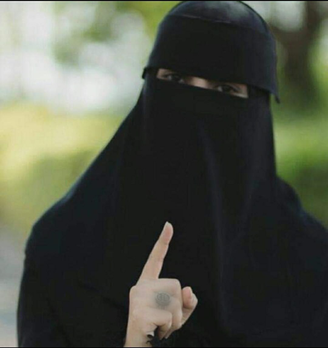 ..

#حقيقة

عندما كانت المرأة عزيزة في بيتها ، كان الرجال لايصِلُون إليها الا خاطبين، اما اليوم فيصلون إليها بكل الطرق إلا خاطبين !

 ..