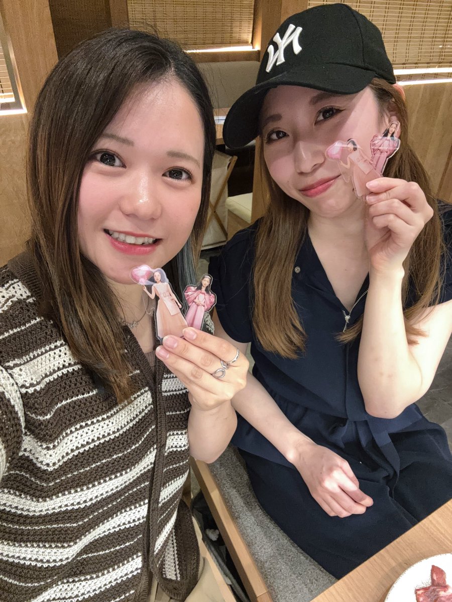 ちーちゃんとご飯🍻💞
打ち合わせ無しにお互いしっかりアクスタ持ってきてるっていうね🤣最高ﾃﾞｽ🫰🏻
次はクリラまでに絶対ね🥹💫
楽しすぎた〜🫶🏻らぶ〜🫶🏻