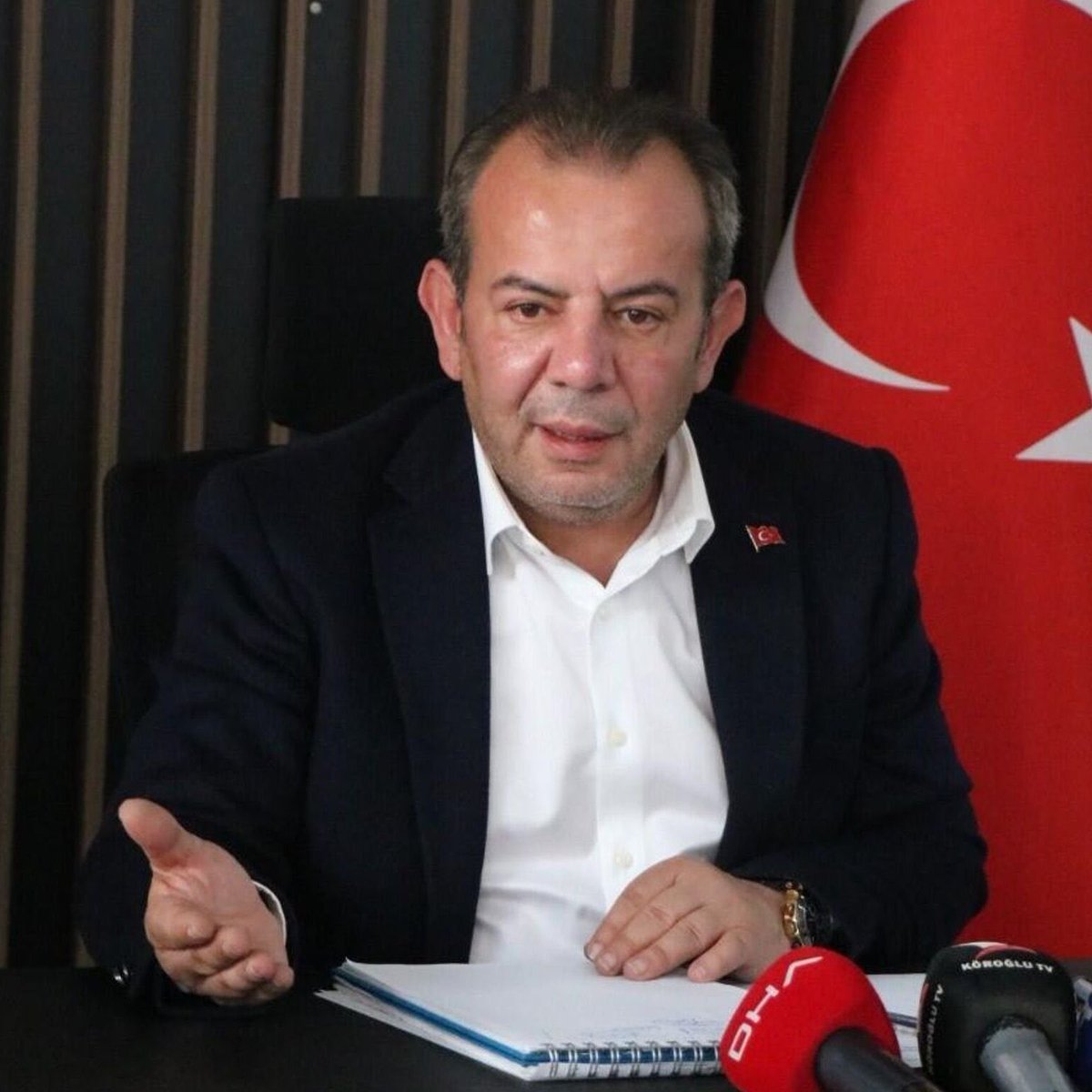 CHP’li Tanju Özcan:

 “Ne mutlu Türk’üm diyene” sözü Atatürk’e aittir. Bu sözü tekrarlamaktan utanan, faşist bir söylem olarak gören varsa benim yol arkadaşım olamaz!