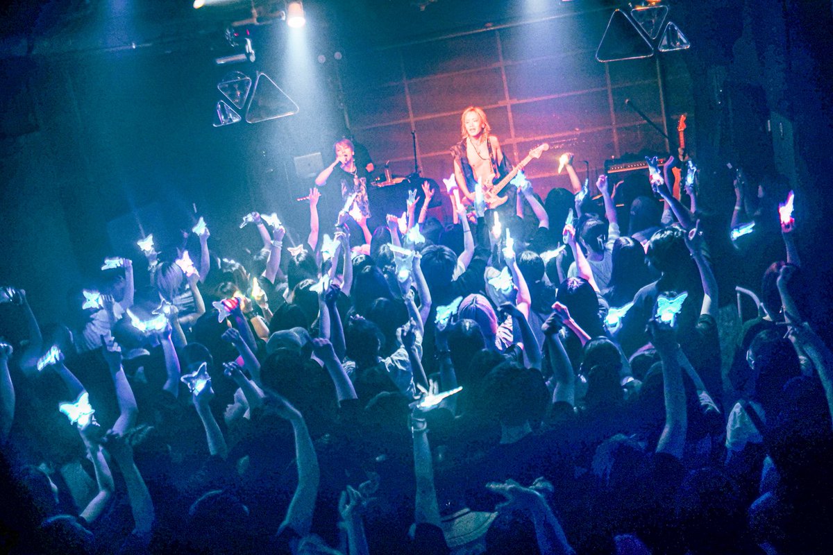 ta_streetgothic's tweet photo. 今やってることが間違ってないと思えるツアーでした
ほんとうにありがとうphase 1ファイナル渋谷
何度も何度も胸が熱くなったよ
この想いをつれて南米ヨーロッパぶちかましてきます
phase 4でその進化みせる
そっからの1/12渋谷O-EASTどうなるんだ
ファン含めて、今の武瑠が1番☝️ https://t.co/aBiC2eZ0A3