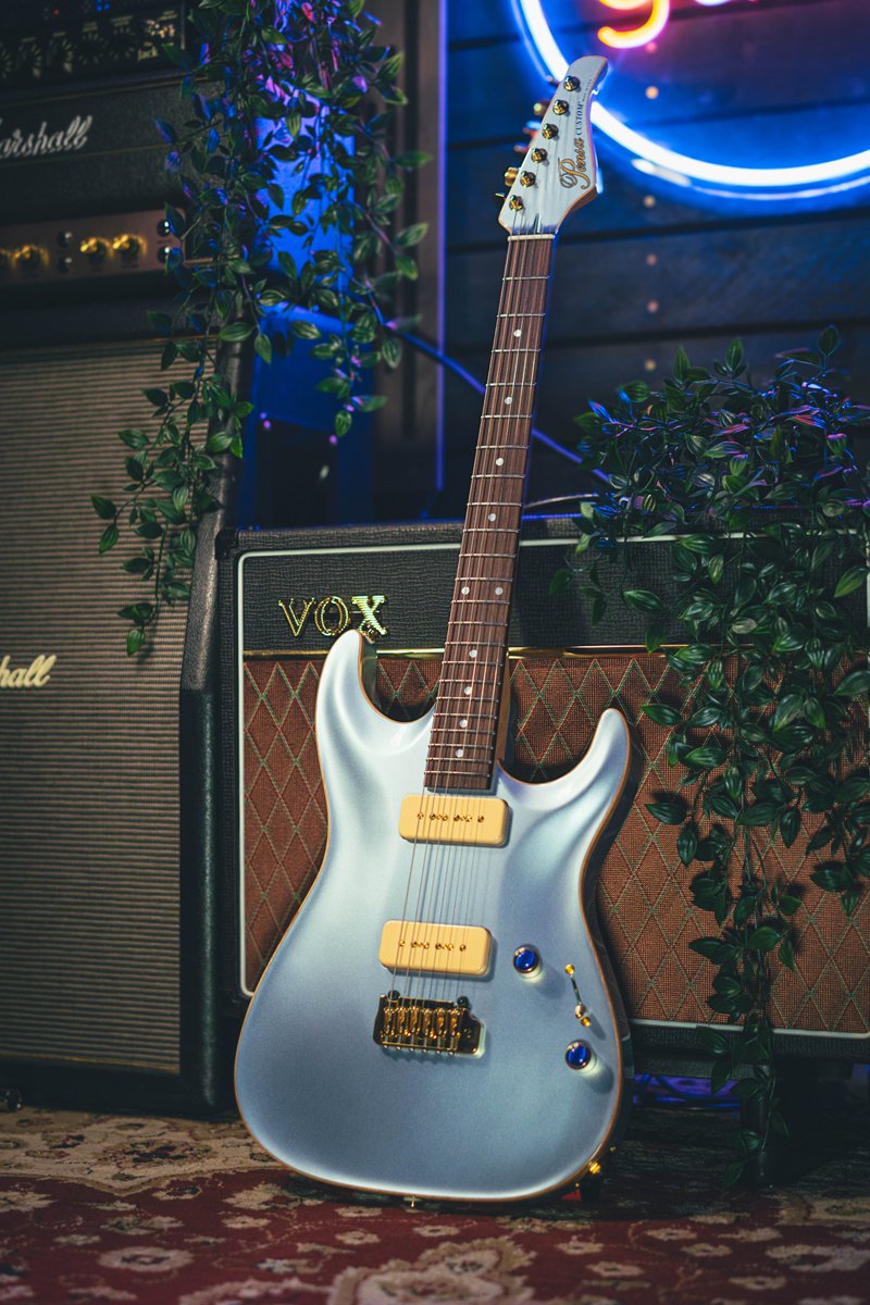 When it comes to Boutique, Pensa do it best 👑

🎸 Pensa Guitars MK-90 Blue Ice Metallic ❄️

gtrgtr.uk/PensaMK90_X
