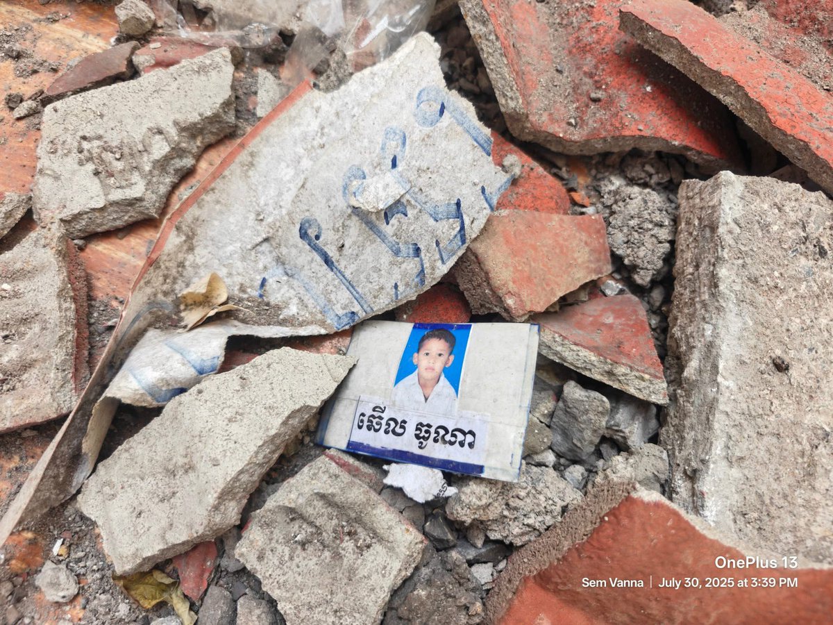 Jiangkyli's tweet photo. Each explosion leaves more than physical damage it breaks families, shatters homes, classrooms and scars the soul of a nation.

RELEASE CAPTURED CAMBODIAN SOLDIERS 
#JusticeForCambodia
#FreeCambodianSoldiers https://t.co/NCTbJvGgDw