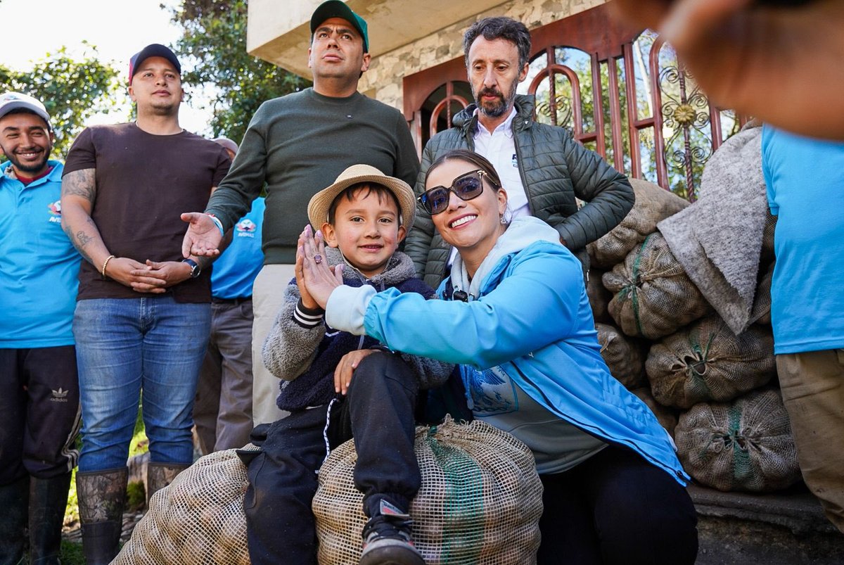 ¡El trabajo en equipo, si da resultados 📈!

Gracias a la estrategia “Compramos tu Cosecha” hoy podemos decir que se sigue fortaleciendo al campesinado en Soacha 🌾.

#Campesinos #Soacha #Papa #Cundinamarca #RegionMetropolitana