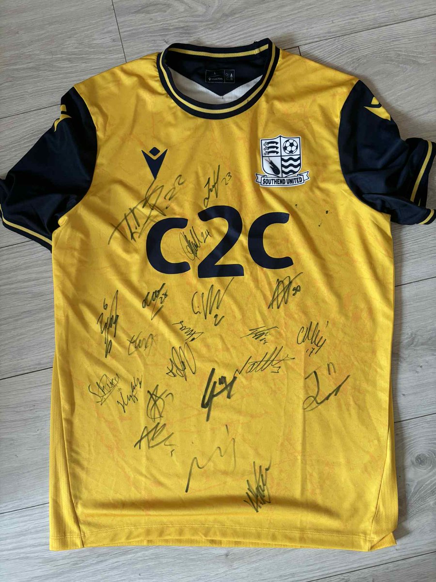 CJPhillips1982's tweet image. It's £5 for a strip of raffle tickets to win this signed Southend United shirt

Donations can be made here: justgiving.com/page/rallytoge…

The winner will be drawn at Sunday's match