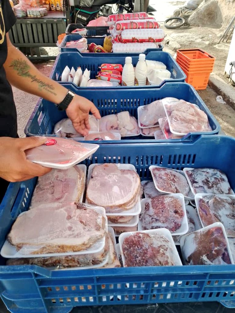 A través de la gestión de nuestra Alcaldesa Marisol Rodríguez se desarrollo venta de productos de alimentos <a href="/AlasArag/">Alimentos Aragua S.</a> <a href="/MercalOficial/">Mercal Oficial</a> para los habitantes del Barrio Flores.

Esto gracias a nuestro Presidente <a href="/NicolasMaduro/">Nicolás Maduro</a> y nuestra Gobernadora <a href="/johanitakenpo/">Joana Sánchez</a>