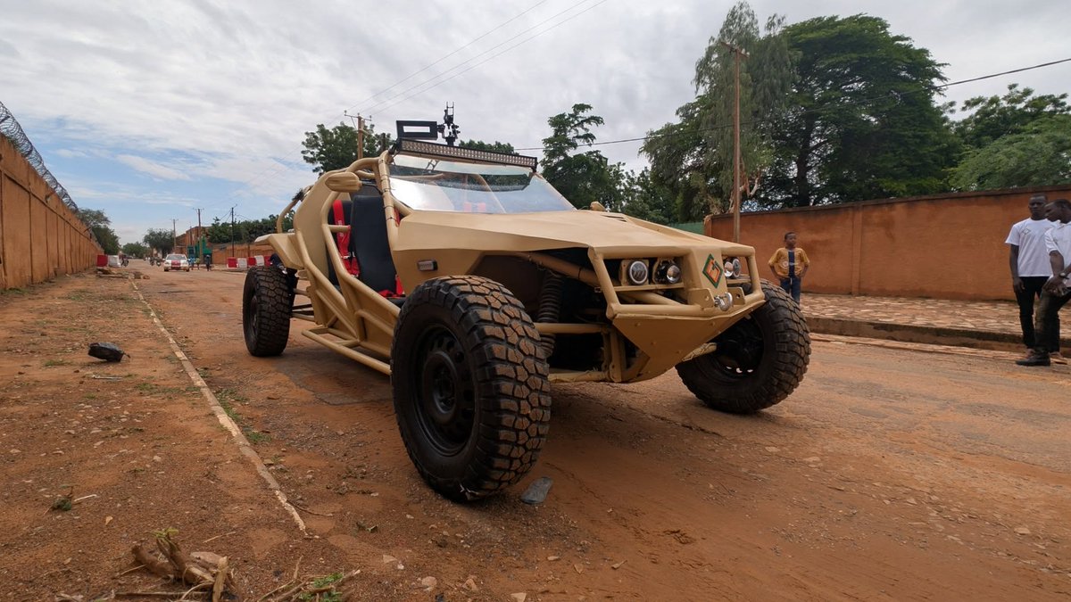 GUEDESIGN frappe encore plus fort 🇳🇪

Voici Tin-Galen, notre tout nouveau véhicule blindé 100% made in Niger ! Pensé, conçu et assemblé dans nos ateliers par des ingénieurs civils du Sahel, pour répondre aux réalités de nos territoires et aux besoins de nos forces de défense.