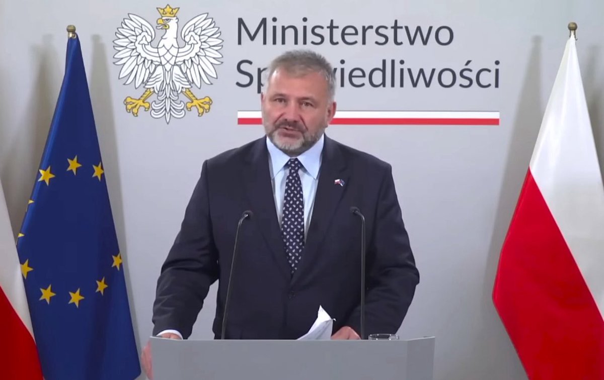 agnes51235072's tweet image. Minister Waldemar Żurek.
Przeszedł piekło, był najbardziej prześladowanym sędzią.
Zostawił wszystko: togę, swój immunitet, podjął największe ryzyko i będzie gryzł ziemię, aby naprawić sądownictwo.
Dlatego nawet jak mu coś nie wyjdzie będę go wspierać, bo mu ufam i wiem,
1/2