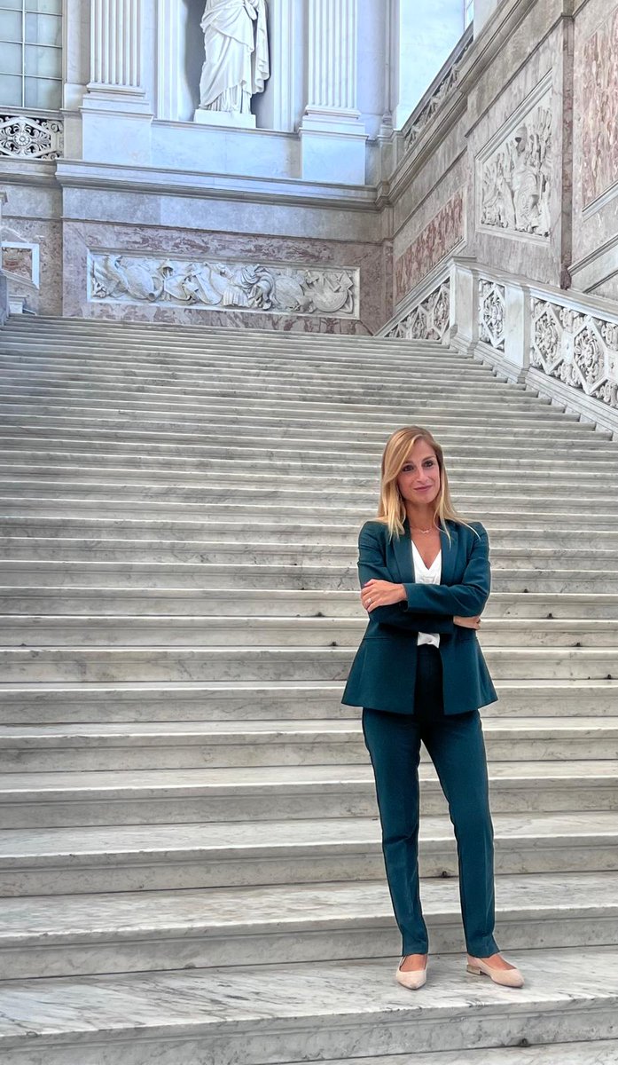 PalazzoRealeNapoli (@palazzorealenap) on Twitter photo Lo staff di Palazzo Reale e di Villa Pignatelli a Napoli dà il benvenuto e augura buon lavoro al Direttore di <a href="/paestumparco/">Parchi archeologici di Paestum e Velia</a> Tiziana D’Angelo per la recente nomina a Direttore Delegato del Palazzo Reale di Napoli.
#palazzorealenapoli #museitaliani #mic Lo staff di Palazzo Reale e di Villa Pignatelli a Napoli dà il benvenuto e augura buon lavoro al Direttore di <a href="/paestumparco/">Parchi archeologici di Paestum e Velia</a> Tiziana D’Angelo per la recente nomina a Direttore Delegato del Palazzo Reale di Napoli.
#palazzorealenapoli #museitaliani #mic