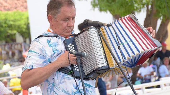 #noticiasvallenatas Hoy, celebramos la vida de Ciro Meza Reales, recordado por coronarse en 3 categorías del <a href="/FESVALLENATO/">Festival Vallenato</a> Infantil, Aficionado y Profesional. Para él, ¡mil felicidades!🎶🎤📻