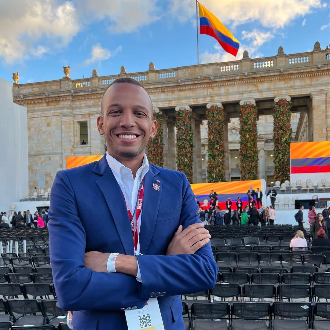 Aparece el periodista Edward Ramírez, estaba detenido en el destacamento de Naco

🔗listindiario.com/la-republica/2…

#ListínDiario