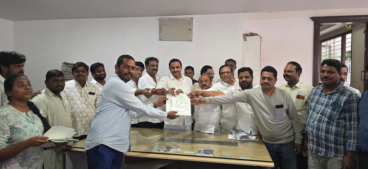 GandhiArekapudi's tweet photo. CMRF Cheques Worth ₹30,67,000/- Distributed to 51 Beneficiaries

An amount of ₹30,67,000/- under the Chief Minister's Relief Fund (CMRF) was sanctioned to 51 individuals from the Serilingampally constituency who had applied for medical assistance. The cheques were  handed to the beneficiaries along with Corporator Sri Narne Srinivas Rao garu & senior leader Sri Raghunath Reddy garu extending timely support to families in need.

#ArekapudiGandhi #PACChairman
#AskAG #Serilingampally
