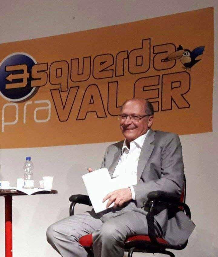 Pessoal, o PSDB é de direita, viu?
ele é rival do PT!