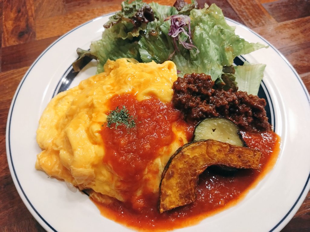 161430C's tweet photo. 美味しいご飯食べて、ミュージカル見に行ってきた！！！！
楽しかった〜！！！！！！！ https://t.co/KZNPh4kyrM