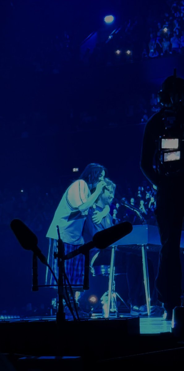 aajjayx's tweet photo. @goldenbils night 4 right? https://t.co/asrss7KzFu