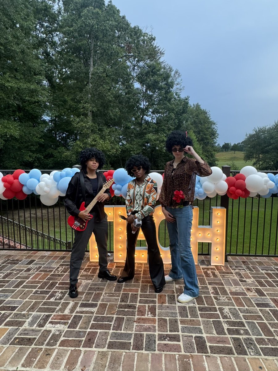 The Battle for the Golden Mic was epic!

Special thanks to the Horvath family for hosting!

#BarkLouder #LoveandServe 🩵❤️