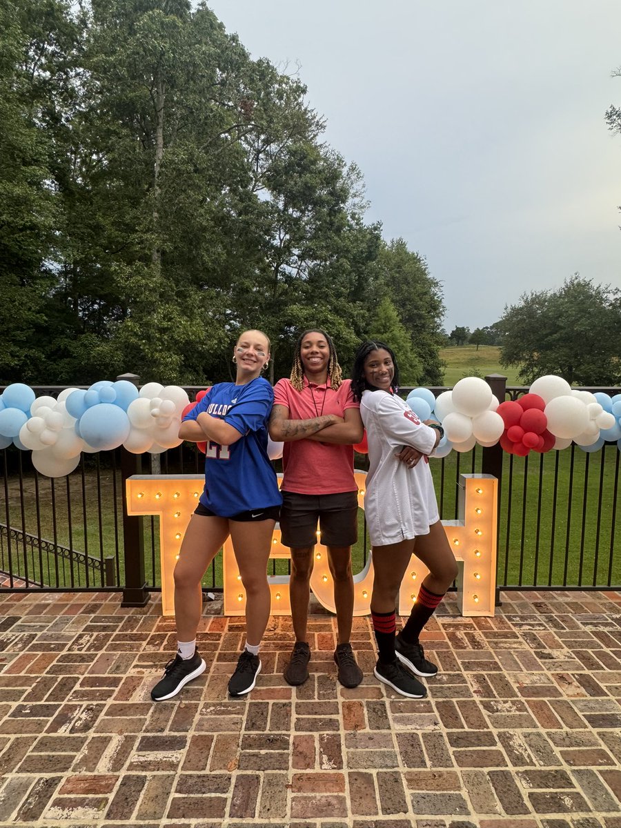 LATechWBB's tweet image. The Battle for the Golden Mic was epic!

Special thanks to the Horvath family for hosting!

#BarkLouder #LoveandServe 🩵❤️