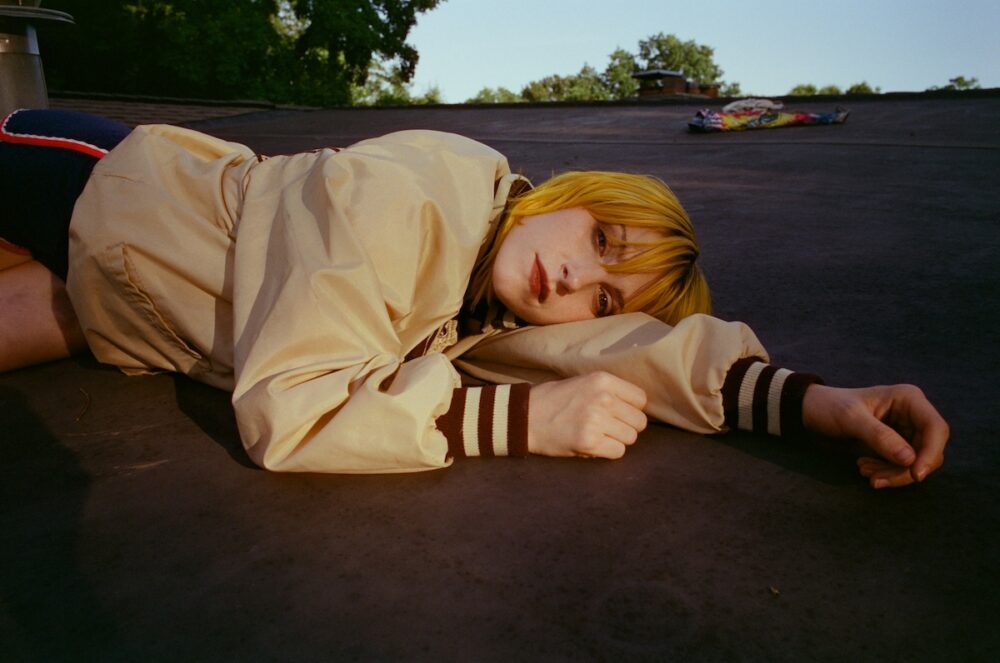 Hayley Williams lança 17 músicas inéditas: tinyurl.com/56psuke2

Inicialmente apresentadas no site da cantora no início da semana, canções chegam a todas as plataformas de streaming.