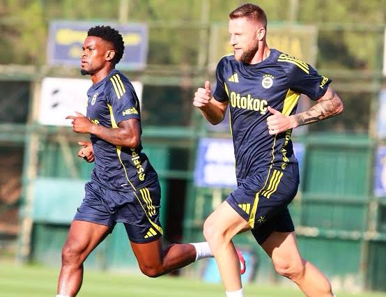 🚨 Fenerbahçe, 6 Ağustos’taki Feyenoord maçından 24 saat öncesine kadar listede 2 değişiklik yapabiliyor. Yeni bir transfer yapılırsa liste revize edilebilir.