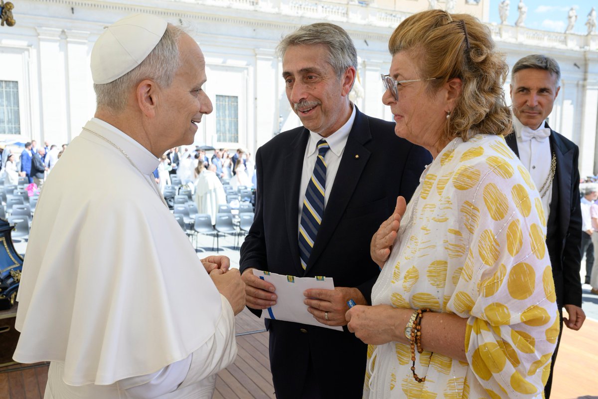 FatimaBlueArmy's tweet photo. Our Executive Director meets with the Pope!
On July 30th David Carollo, Executive Director of the World Apostolate of Fatima, and his wife Dorothy (Manager of the National Blue Army Shrine) met with His Holiness Pope Leo XIV for a Papal Audience.
#PopeLeoXIV #PapalAudience https://t.co/5SRmZgS29R