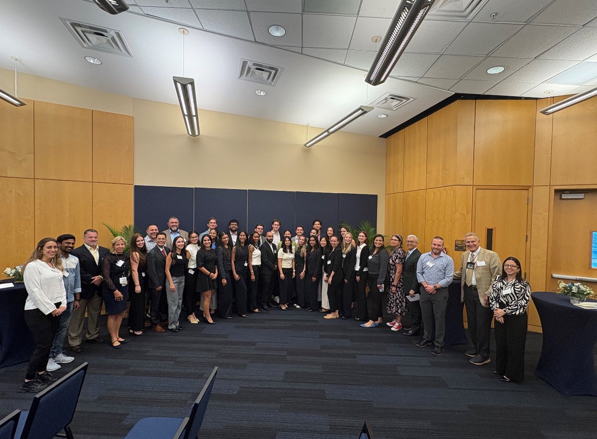 Congratulations to Maria Suarez for successfully participating in FIU HWCOM’s Summer Research Fellowship Program!
In this program, M1, M2, and pre-matriculants presented research they conducted over the summer and reflected on their experiences during a final presentation.