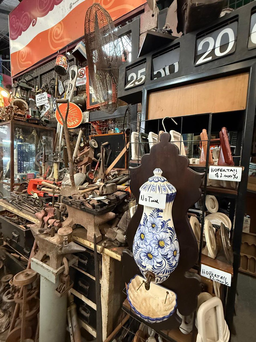 🪑✨ Antigüedades, arte y curiosidades en un galpón lleno de historia.
El Mercado de Pulgas es un imperdible de Colegiales.

📍Av. Álvarez Thomas y Dorrego
🕚 Mar a dom, 11 a 19 h

#MercadoDePulgas #Colegiales #BuenosAiresAlternativa #Antigüedades
