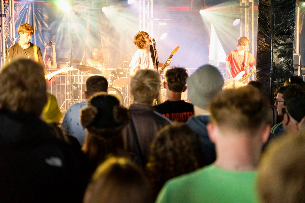Traveller's Tunes (@travellerstunes) on Twitter photo Last week, <a href="/THENORTHband/">THE NORTH</a> made their festival debut at <a href="/TruckFestival/">Truck Festival</a> on the <a href="/This_Feeling/">This Feeling</a> stage and we were there to catch it!
Wave upon wave of teenage angst manifesting through guttural guitars and raw vocals.
Read more here: travellerstunes.com/review/the-nor…
📸<a href="/TheAlanWells/">Alan Wells</a> Last week, <a href="/THENORTHband/">THE NORTH</a> made their festival debut at <a href="/TruckFestival/">Truck Festival</a> on the <a href="/This_Feeling/">This Feeling</a> stage and we were there to catch it!
Wave upon wave of teenage angst manifesting through guttural guitars and raw vocals.
Read more here: travellerstunes.com/review/the-nor…
📸<a href="/TheAlanWells/">Alan Wells</a>