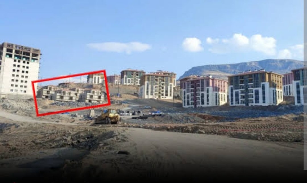 Malatya'da Toki Şantiyesini Savaş Alanına Çevirdiler!

#Malatya #çamurlu #toki #Diyarbakır #yaralı 
 haberci44.com/d/5750/malatya…