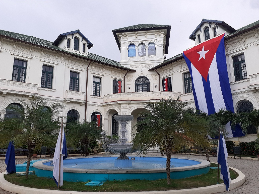 XVI Aniversario de <a href="/ContraloriaCuba/">Contraloría Cuba</a>, han sido años de consagración y compromiso. Especial reconocimiento a los trabajadores del Órgano y para aquellos que se entregaron con pasión y dedicación a su creación y desarrollo. <a href="/DiazCanelB/">Miguel Díaz-Canel Bermúdez</a> <a href="/MarbanMirian/">Mirian Marbán González</a> <a href="/GladysBejerano/">Gladys María Bejerano Portela</a>