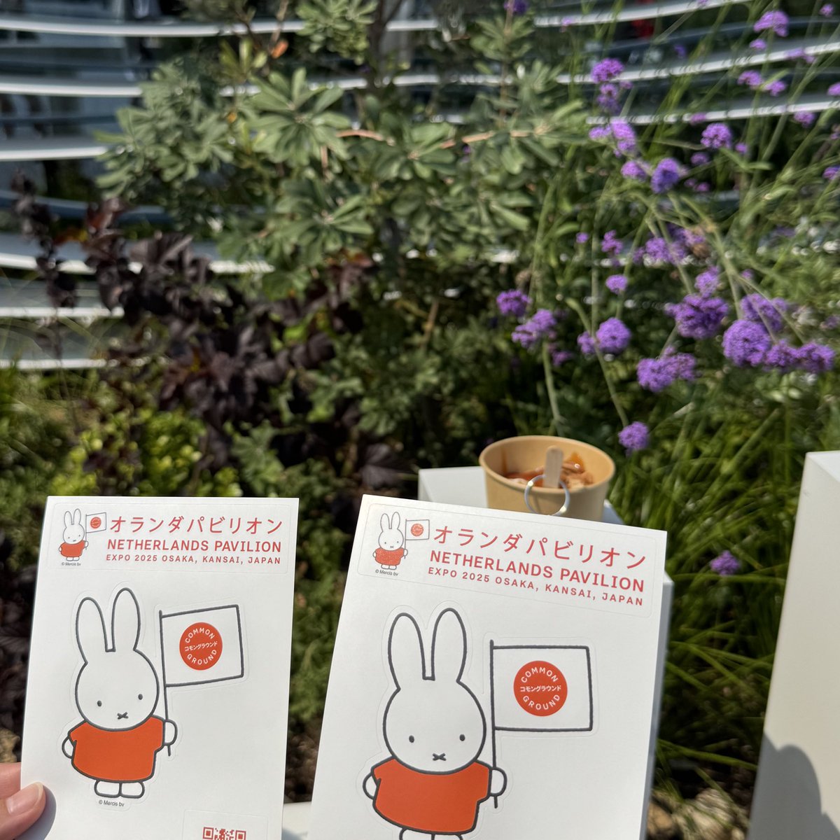 はじめての万博、楽しすぎた！！！オランダの人に、その青い服のミッフィちゃんはここの？って聞かれて「家から持ってきました！」って言ったら変な空気になった！笑　アンケート答えてもらえるシールが可愛すぎるね

#EXPO2025
