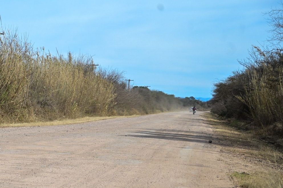gobdecordoba's tweet image. Pavimentaremos la Ruta Provincial S-433, desde #ColoniaCaroya hacia #Tinoco, con una longitud de 10,1 km.🚧

📌Esta primera etapa contempla la pavimentación del tramo que comienza en la intersección con la RP A-174, cruza el río #Carnero y bordea por el sur a la localidad de