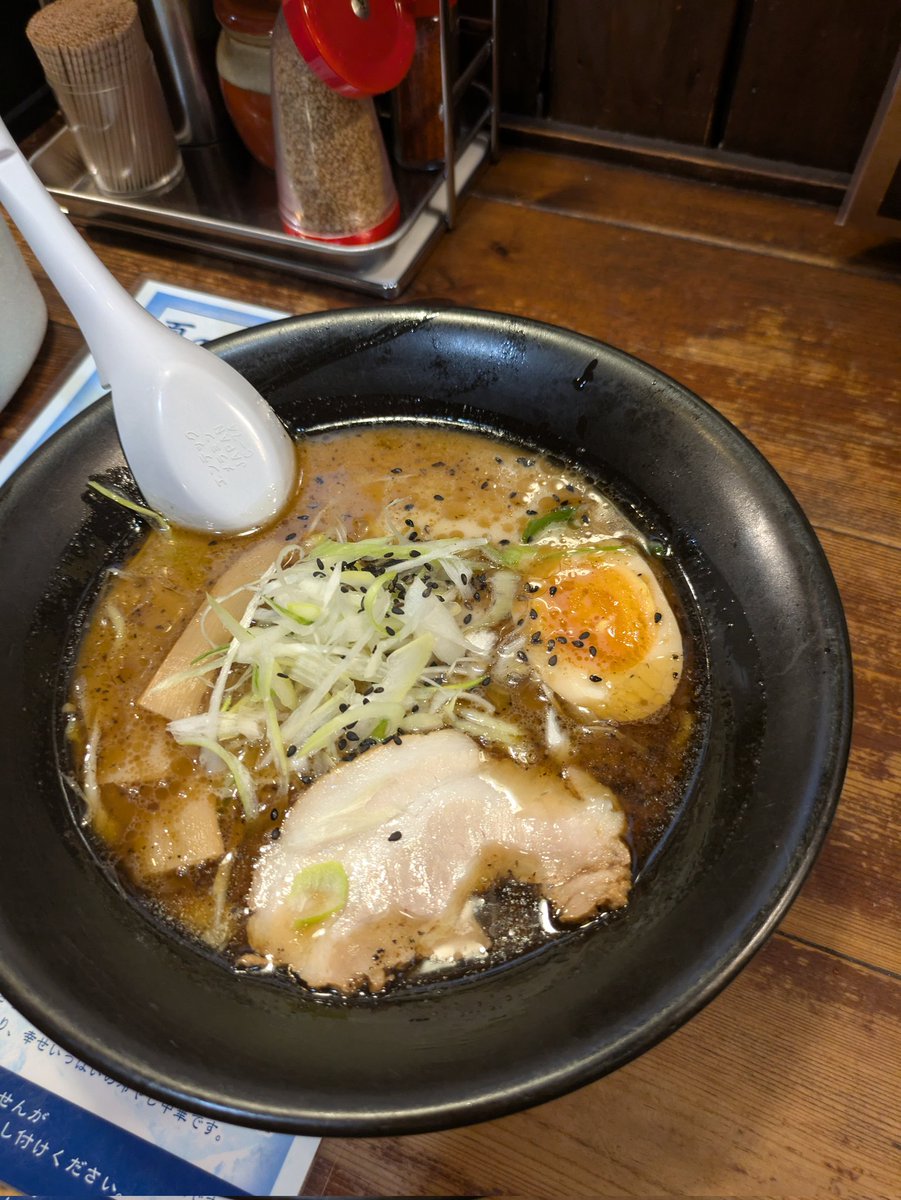 残業あがりの麺、美味い…。
