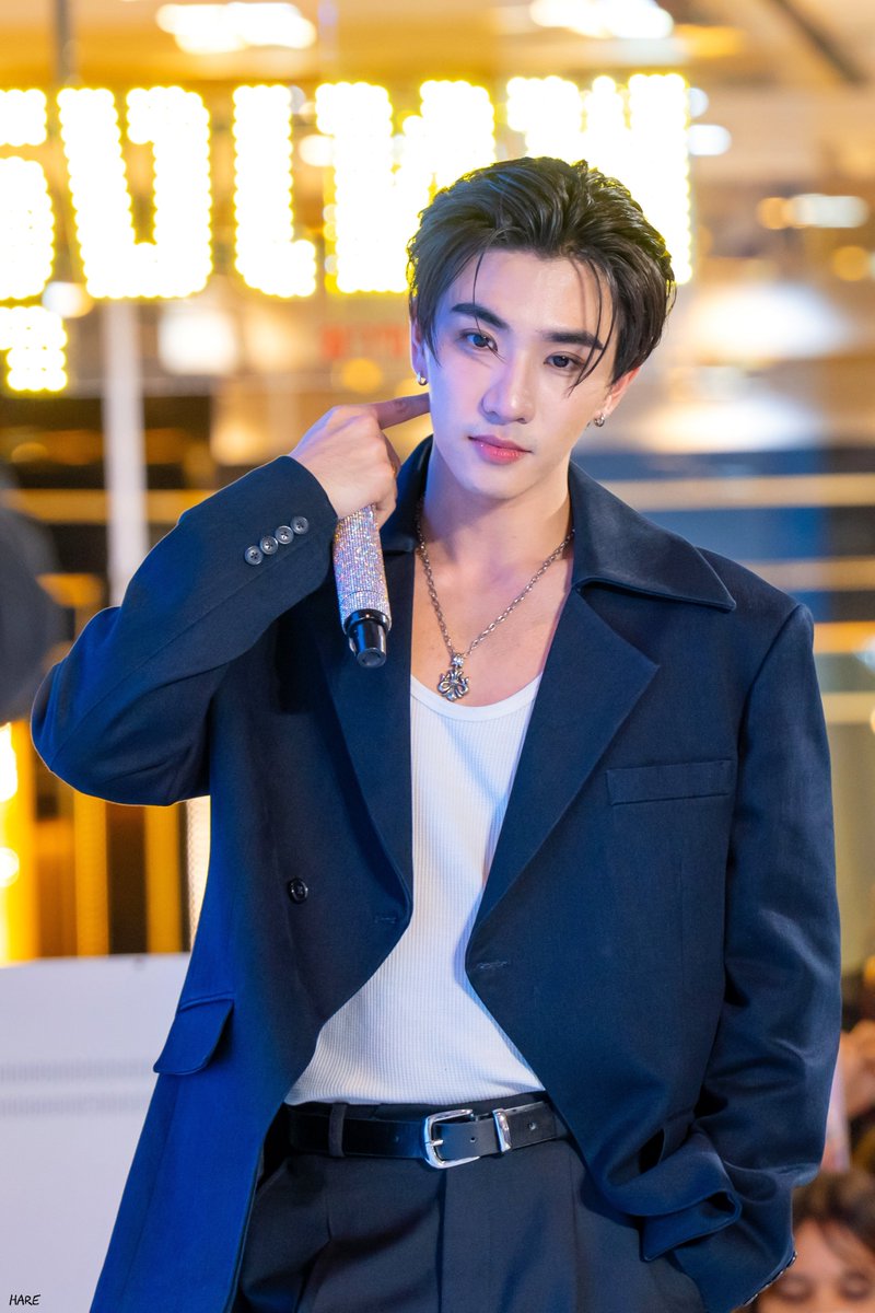 Hareshine's tweet photo. หล่อก็มี เท่ก็มาก แพ้ทางไปหมด 🙂‍↔️

#DestinyclinicxPerthSanta
#PerthTanapon #KDPPE https://t.co/EsD8Rsrle1