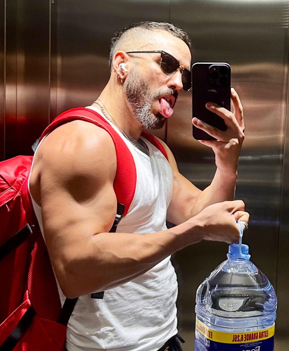 Bebed agua, amigas 💦 (las gafas porque: #ciega)